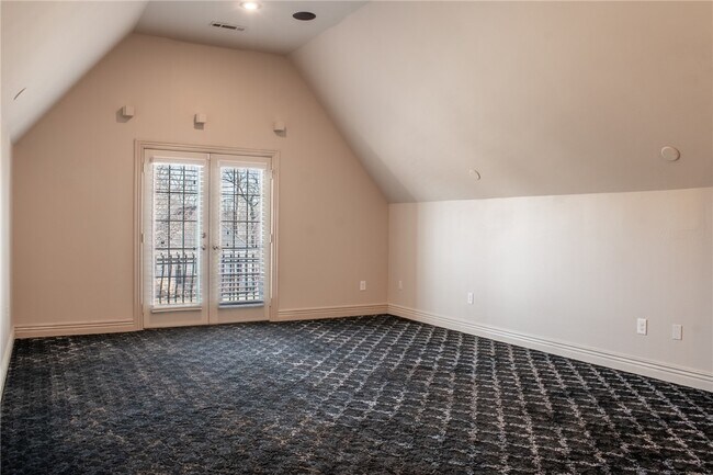 Building Photo - 5106 S Sloan Cir