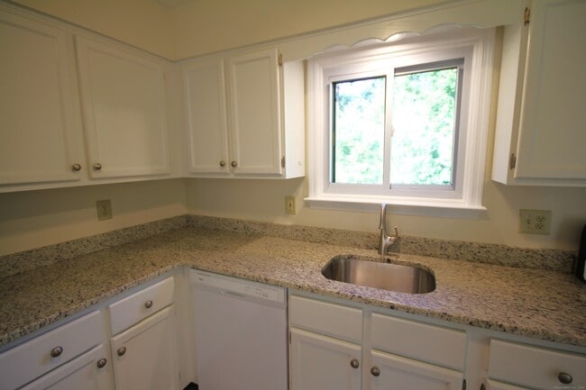Building Photo - 59 Homestead Ln