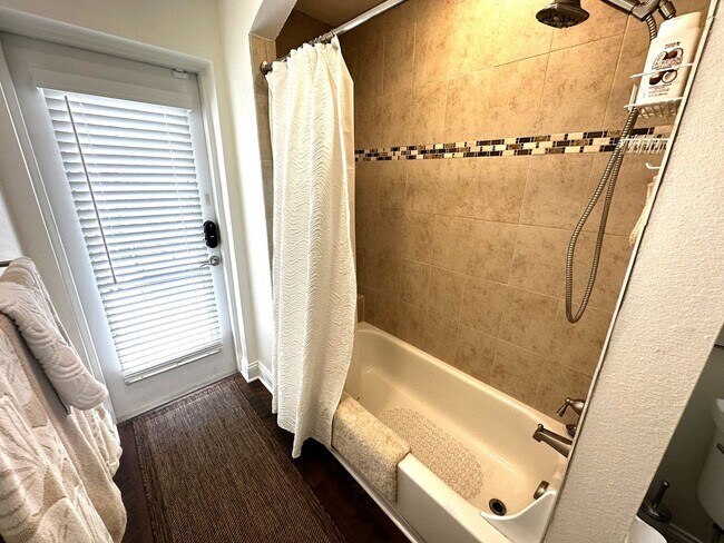 Building Photo - Furnished Six Month Rental - Gorgeous 3/2/2 Pool/Spa Home Tierra Verde