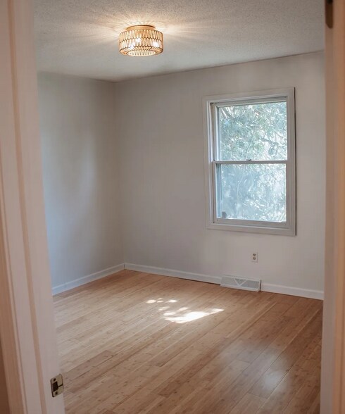Building Photo - 3885 140th Ave