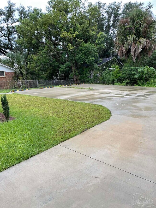 Building Photo - 1905 Doctor M.L.K. Jr Dr