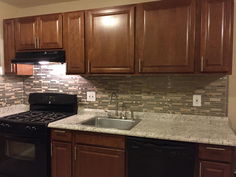 Kitchen - 84 Oak Hill Rd