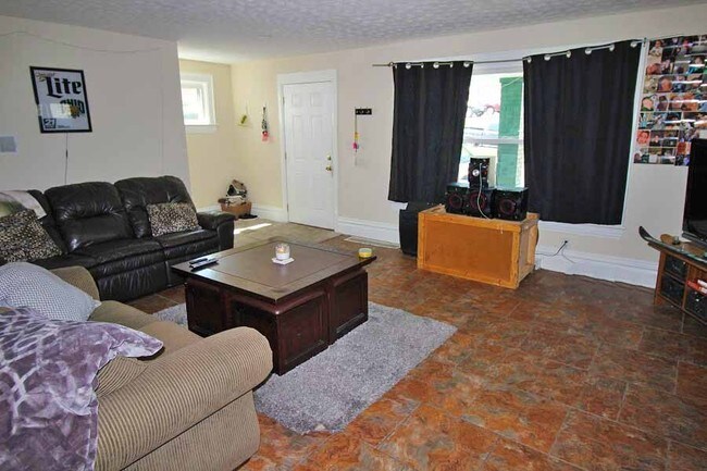 athensohiorentals.com - 28 N High St