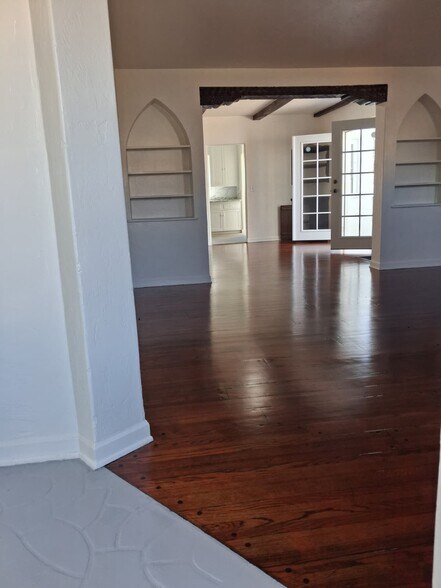 Building Photo - 626 Emory St