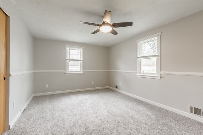 Building Photo - 345 Colebourne Rd