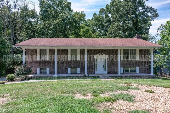 Building Photo - 313 Maple Way