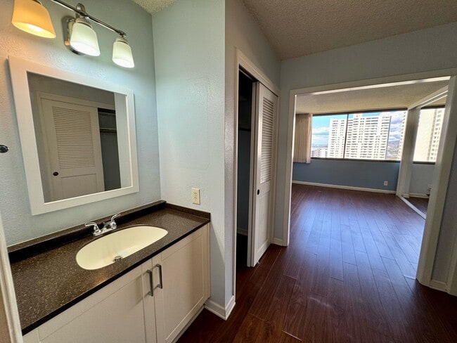 Building Photo - 55S S Kukui St