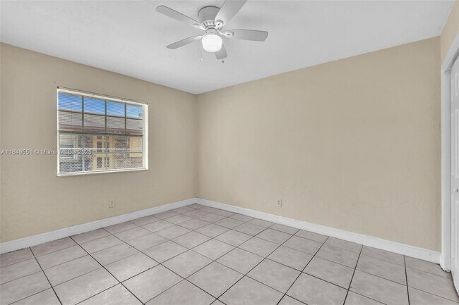 Building Photo - 2751 NW 14th Ct