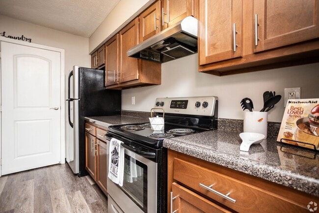 Building Photo - Available now! 2 bed 2 bath with wood burning fireplace in Dublin City Schools!