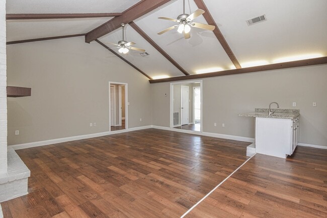 Building Photo - 1102 Newport Blvd