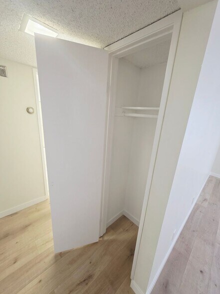 Building Photo - 1105 Melrose Ave