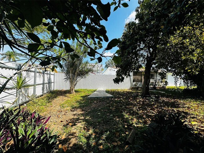 Building Photo - 30120 SW 152nd Ave