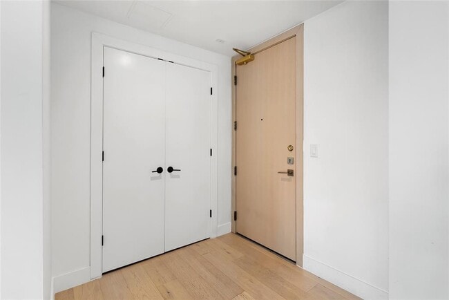 Building Photo - 70 Rainey St