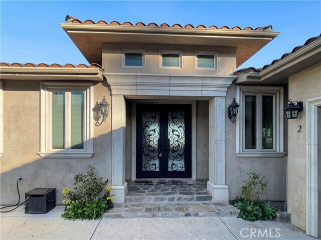 Building Photo - 2 Stallion Rd