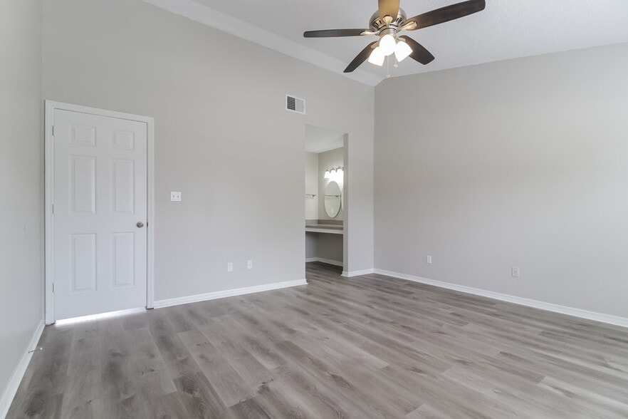 Building Photo - 1034 Gore Dr