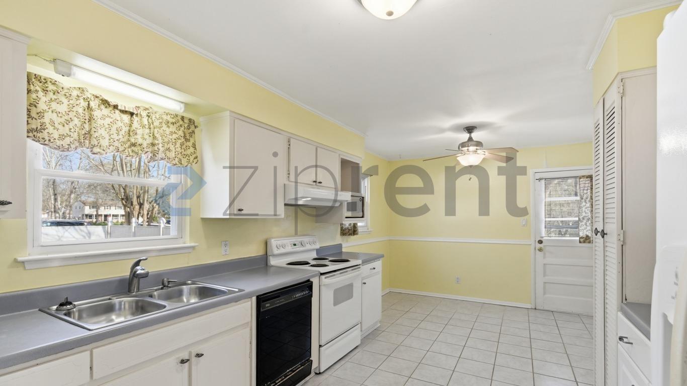 Building Photo - 324 Busher Rd