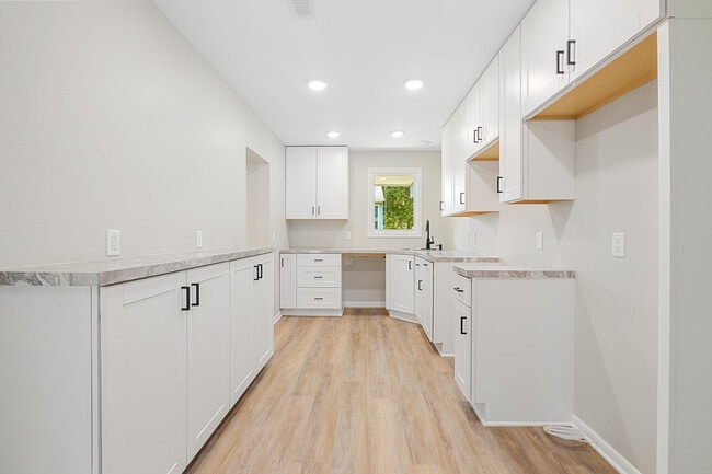 Building Photo - 4705 Highland Park Dr