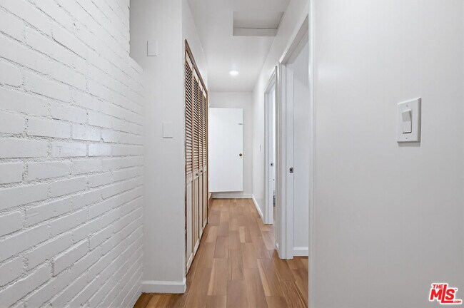 Building Photo - 9209 Paramount Blvd