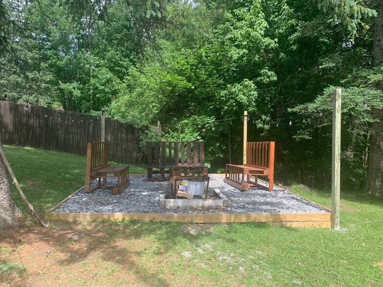 Fire Pit - 142 Bunker Hill Cir