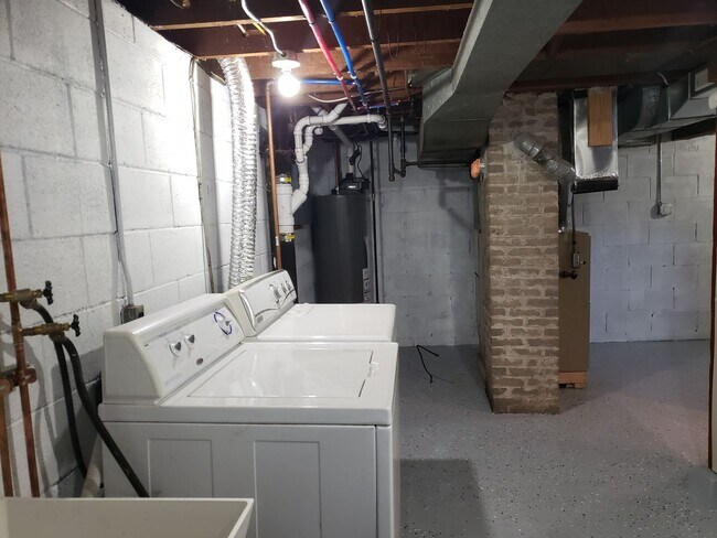 Building Photo - 3-Bedroom, 1-Bathroom - Woodland Home