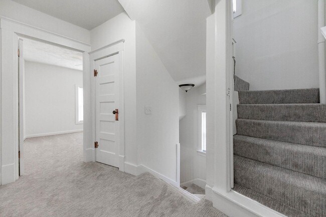 Building Photo - 1326 Massachusetts St