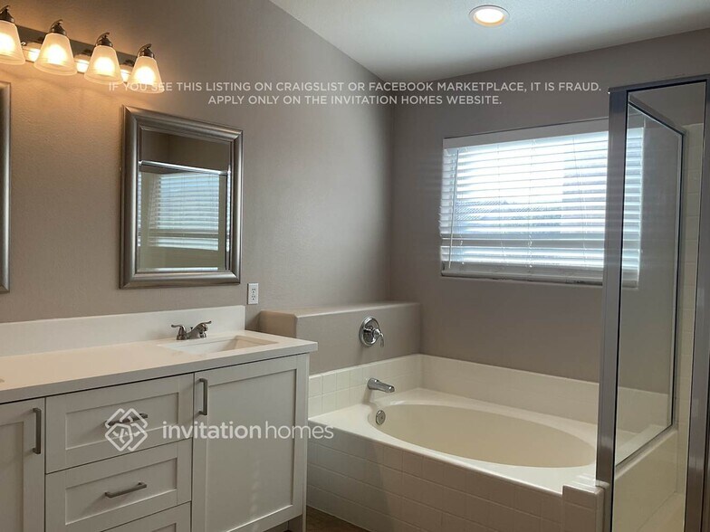 Building Photo - 9413 Santana Siesta Ave