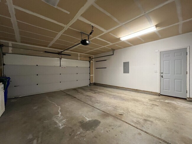 Building Photo - Elegant Home Offering Open Living Spaces, Spacious Primary Suite, and Nature-Inspired Yard