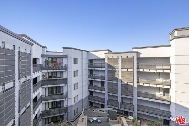 Building Photo - 629 Traction Ave
