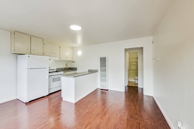 Building Photo - Linden Haus