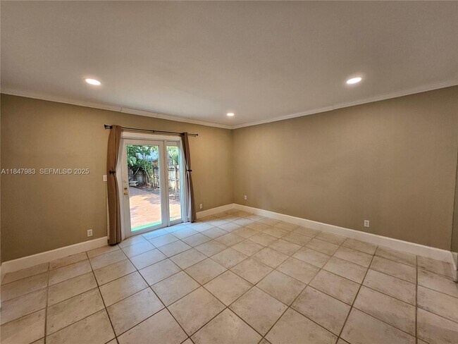 Building Photo - 38 SW 6th St