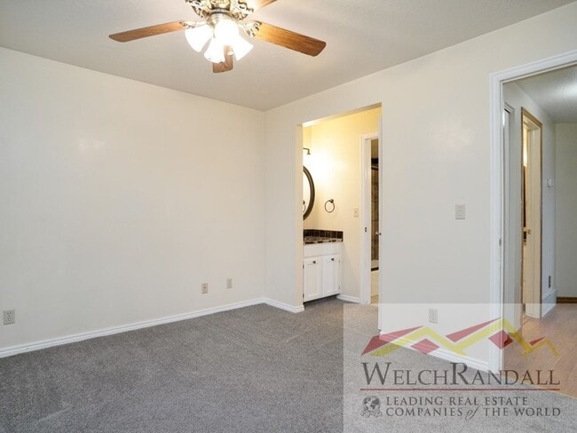 Building Photo - Corner Gem in Washington Terrace – 2BR Comfort & Style!