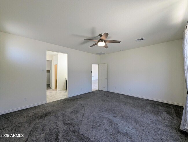Building Photo - 6952 W Golden Ln