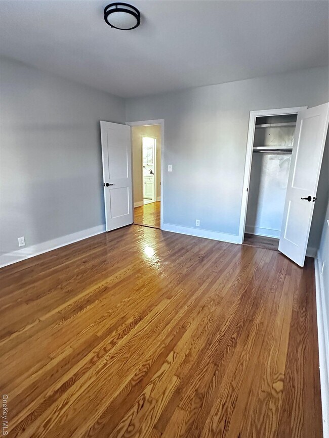 Building Photo - 1233 Lydig Ave