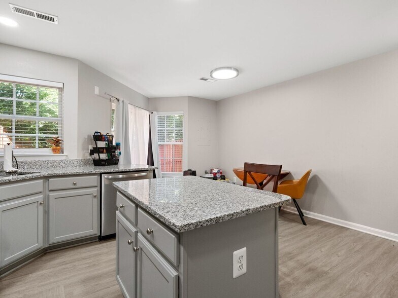 Building Photo - 45432 Oak Trail Square