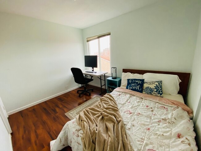 Building Photo - 2506 Cabrillo Dr