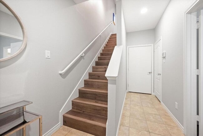 Building Photo - Welcome Home to the Heart of Addison!