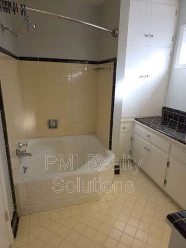 Building Photo - 4506 E 38th Pl
