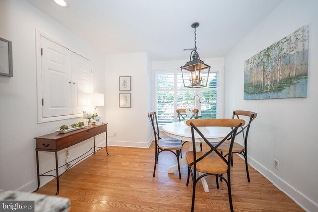 Building Photo - 257 W Chelsea Cir