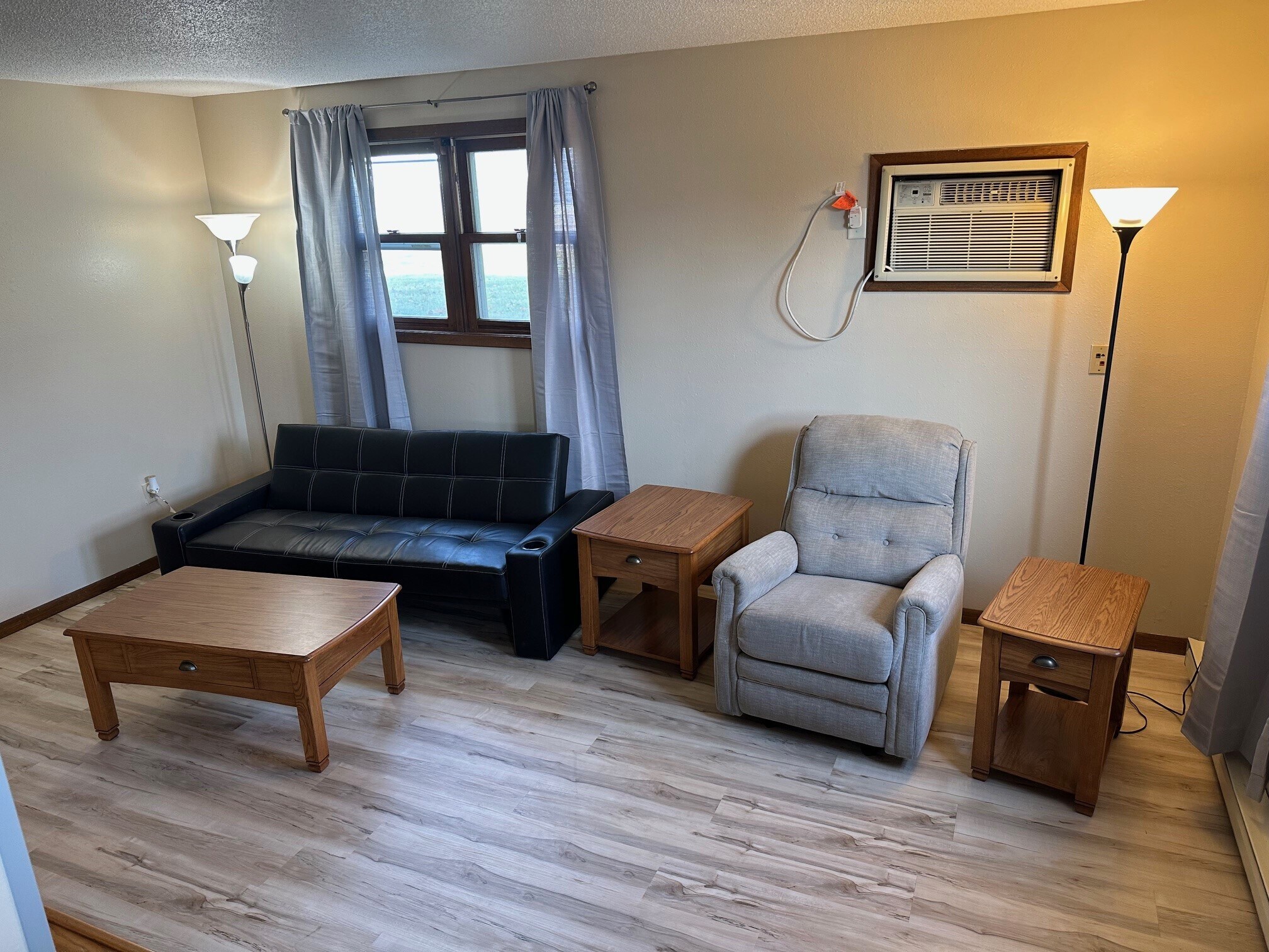 Building Photo - 910 11th Ave