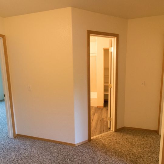 Building Photo - 462 NW Webb St