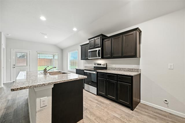 Building Photo - 516 Foxhunter St