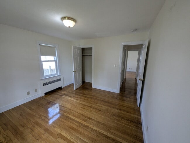 Building Photo - Charming 1st Floor Apartment in Convenient...