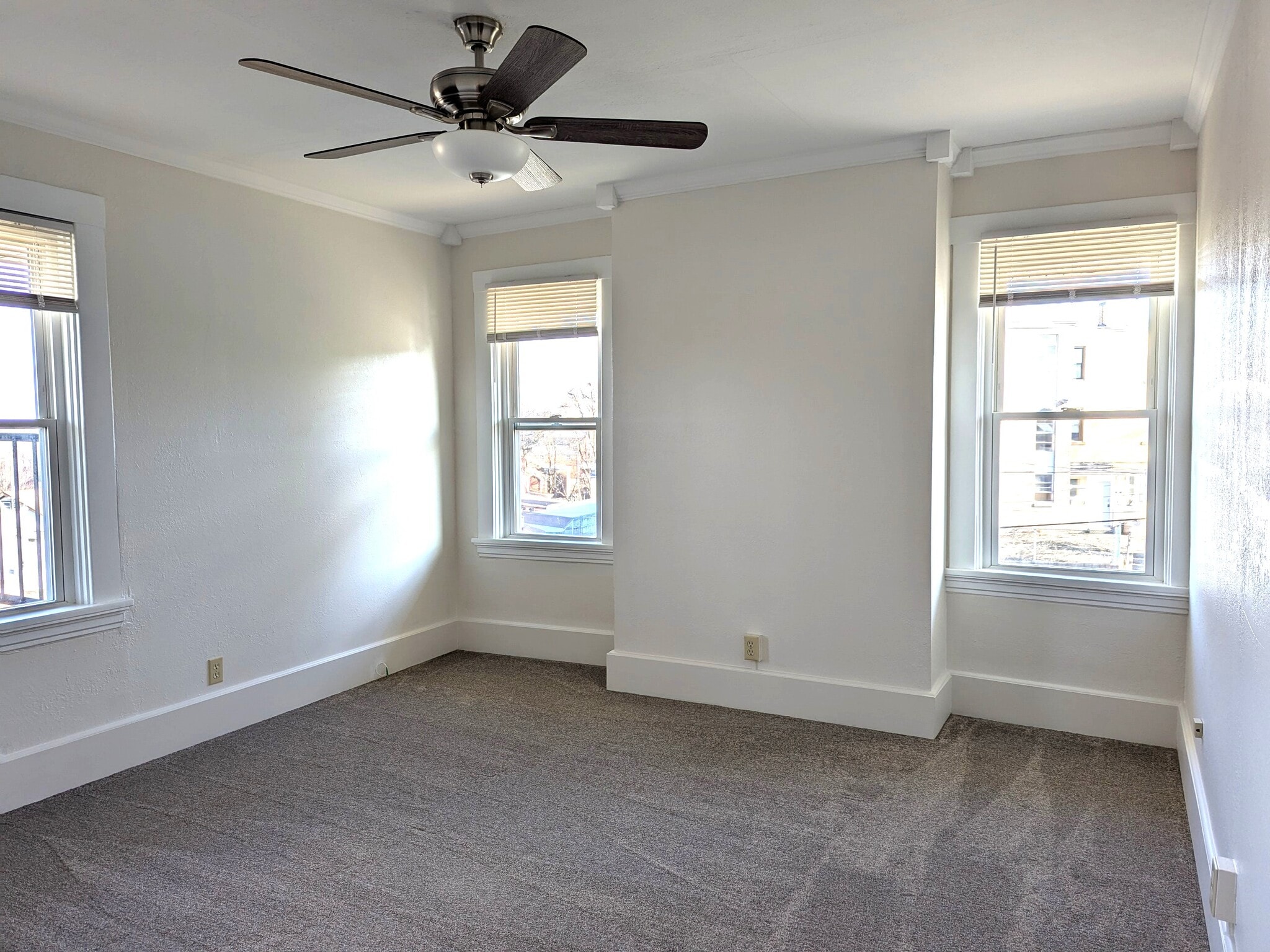 Lr - 1120 Brookline Blvd