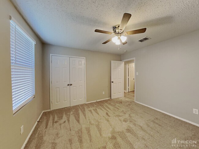 Building Photo - 8403 Bacury Rd
