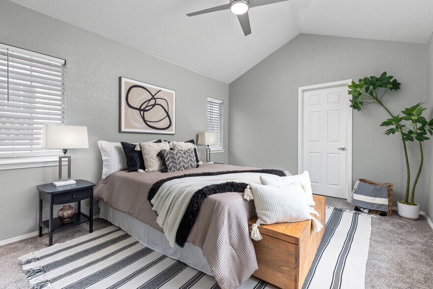 Home Now Empty - Staged Photos - 17072 E Wyoming Dr