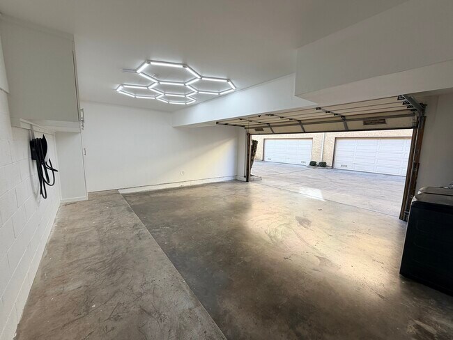 Building Photo - 431 N Alhambra Ave