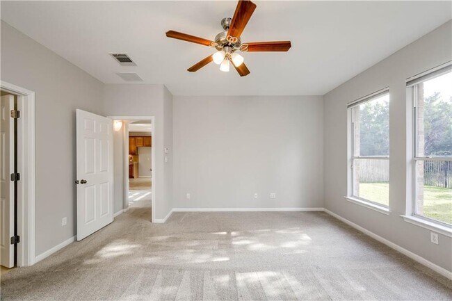 Building Photo - 321 Shea Dr