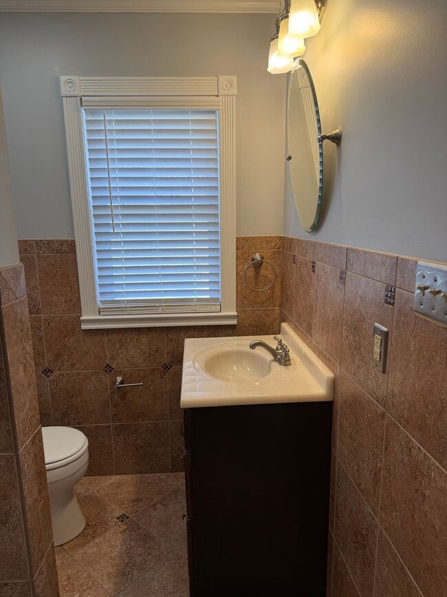 Building Photo - GHENT - 4 Bedroom Home with a Detached Garage