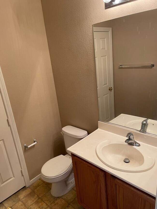 Building Photo - 3753 Hollycroft Dr