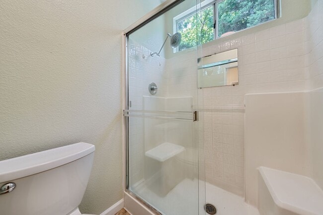 Building Photo - Charming 3-Bed Home in Prime Folsom Locati...
